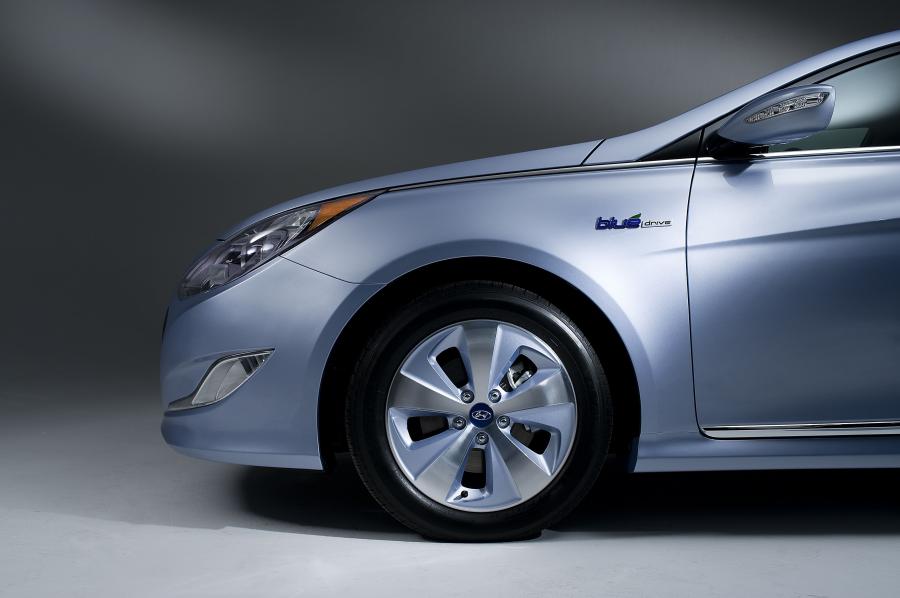  Hyundai Sonata Hybrid 2010 года  (фото 14 из 83)